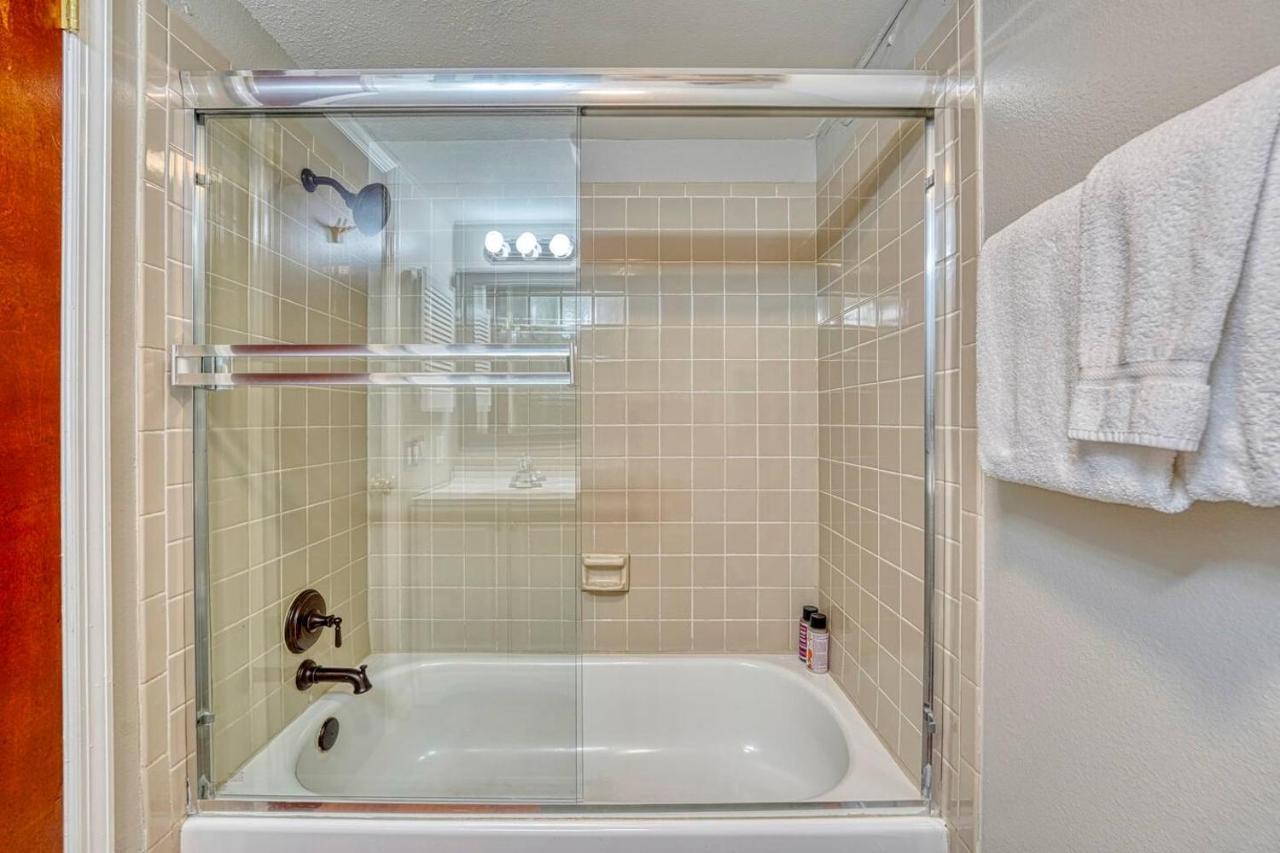 Riverfront Family-Friendly Condo Эйвон Экстерьер фото