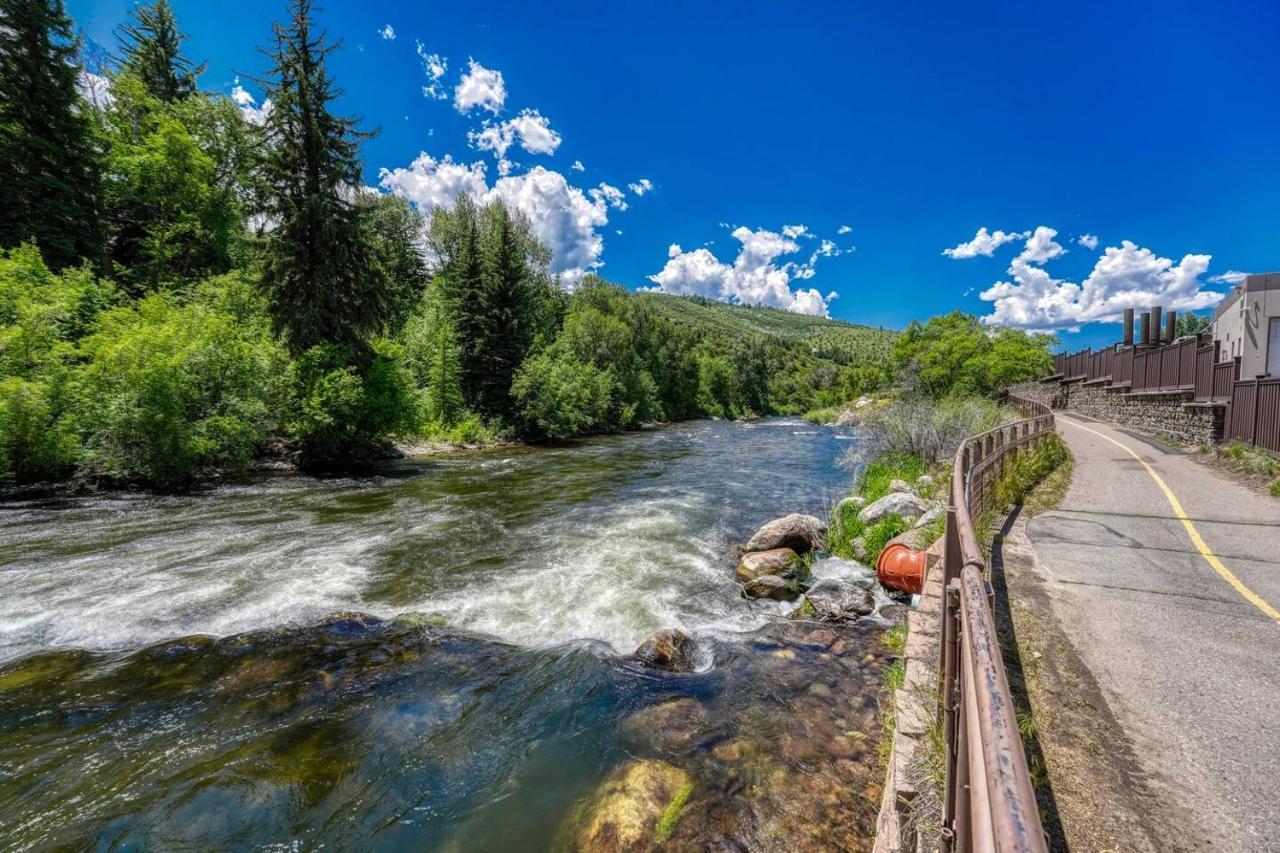 Riverfront Family-Friendly Condo Эйвон Экстерьер фото
