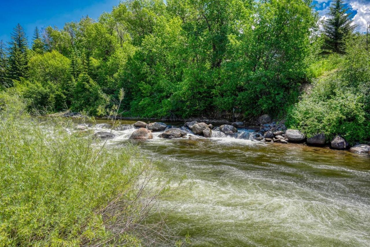 Riverfront Family-Friendly Condo Эйвон Экстерьер фото
