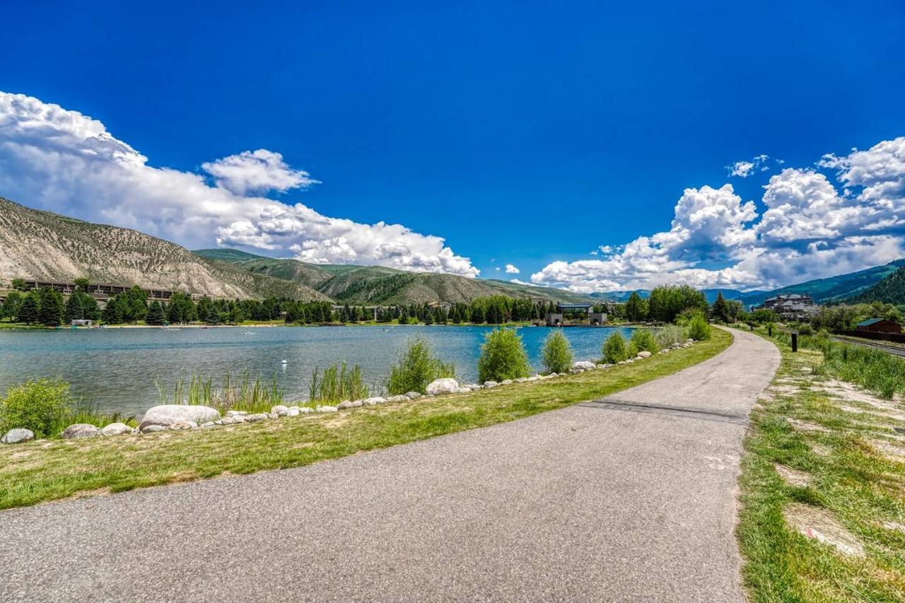 Riverfront Family-Friendly Condo Эйвон Экстерьер фото