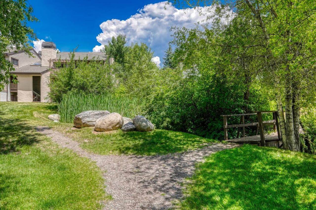 Riverfront Family-Friendly Condo Эйвон Экстерьер фото